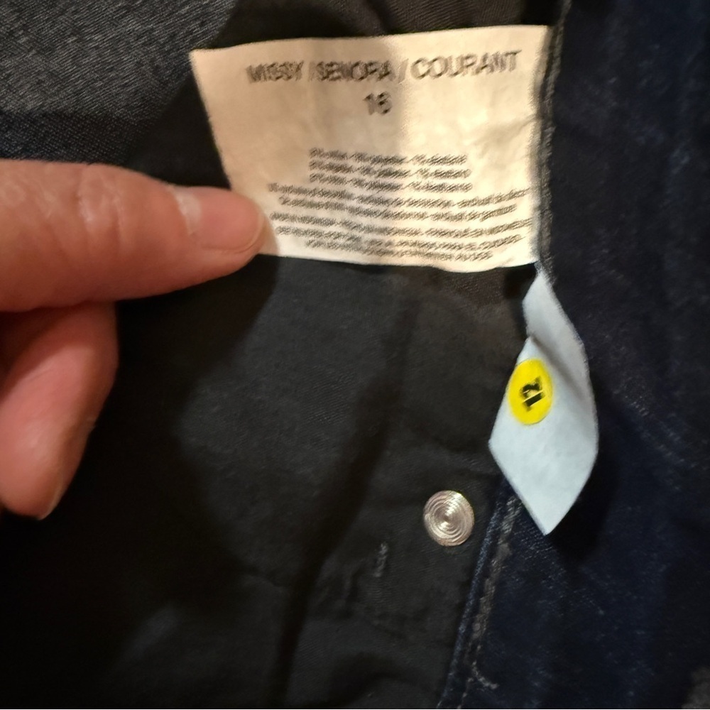 Like New Gloria Vanderbilt Jordyn Dark Blue Capri Women's Jeans - Size 16 - Picture 5 of 7